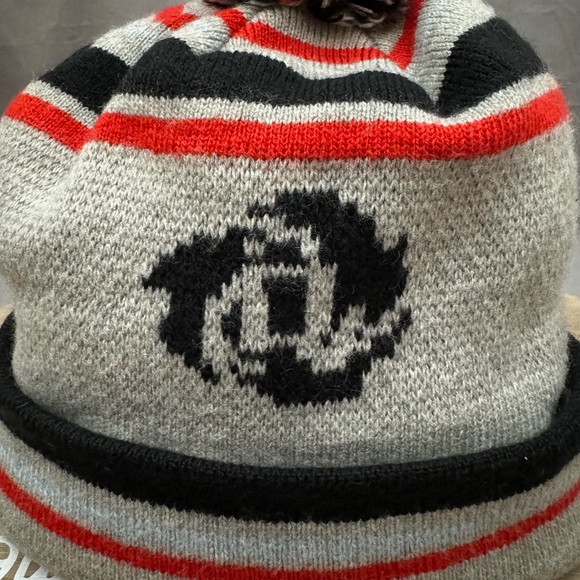 Adidas Derrick Rose Logo Knit Cuff Pom Beanie Men’s Women’s Grey Red Black OSFA - Picture 6 of 9